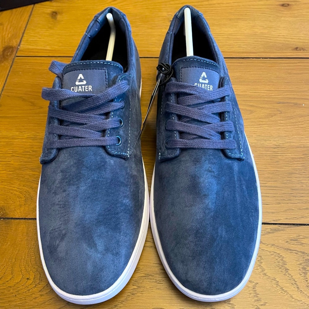 Travis Mathew Men’s navy velvet sneakers size 10